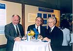 Karl Schlögl und Hans Tuppy als Gäste bei der Vergabe des Novartis-Preises, 2001