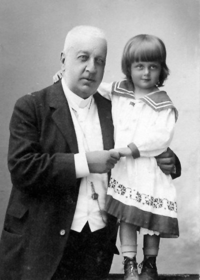 Alexander Bauer mit seiner Enkelin Helga Bamberger
