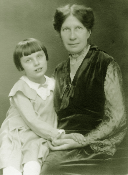 Emily Bamberger mit ihrer Enkelin Emma