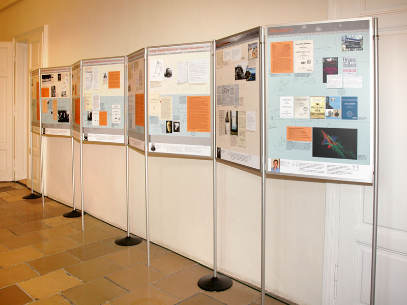 Die Boltzmann-Ausstellung in den Gängen des ESI