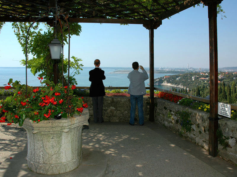 Castello di Duino: Blick auf die Bucht