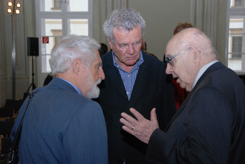 Carl Djerassi mit Alfred Bader im Gespräch