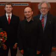 Johannes Kofler mit seinen Eltern, Časlav Brukner und Anton Zeilinger