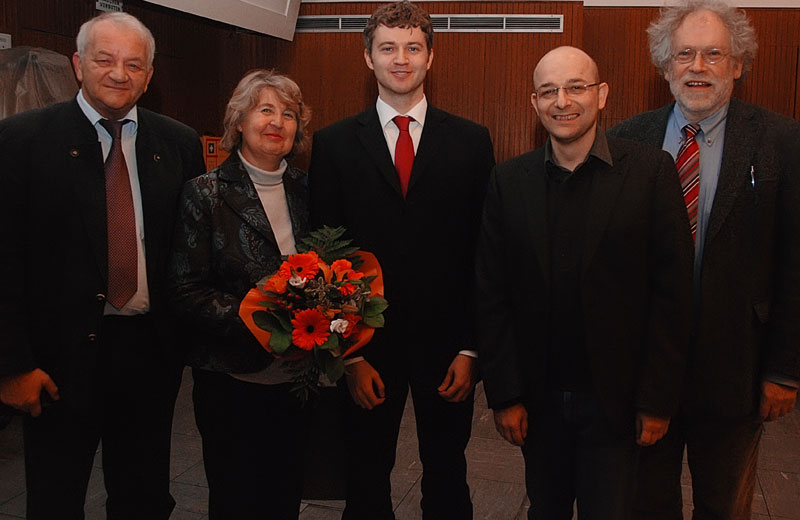 Johannes Kofler mit seinen Eltern Herbert und Margit, Časlav Brukner und Anton Zeilinger