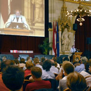Während der Ansprache von Hubert Christian Ehalt